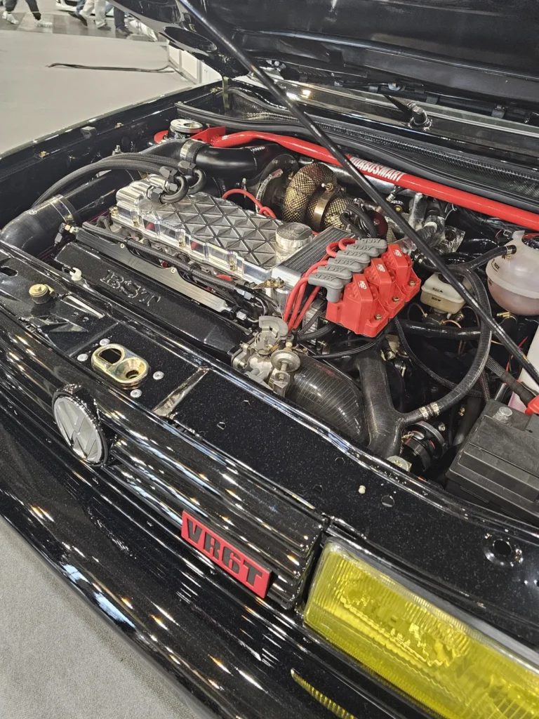 Détail du compartiment moteur à Essen Motor Show 2025