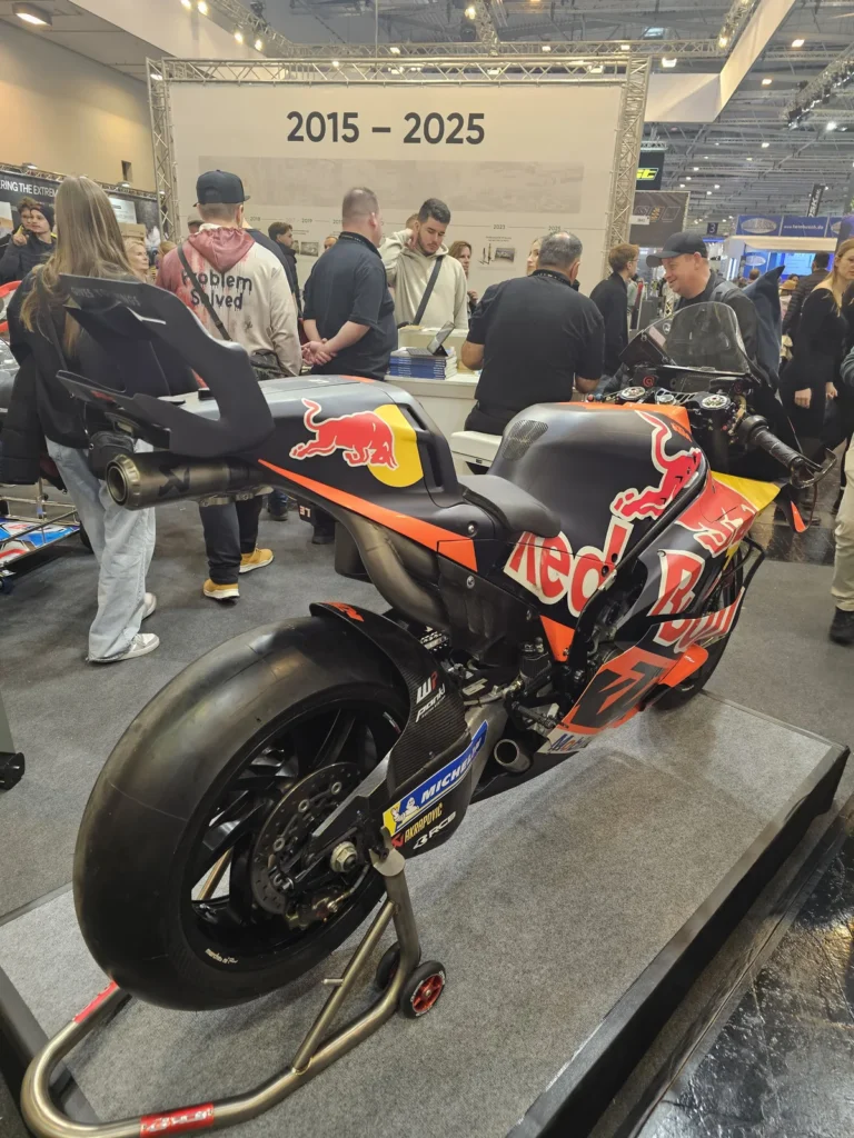 Moto de compétition exposée à Essen Motor Show 2025