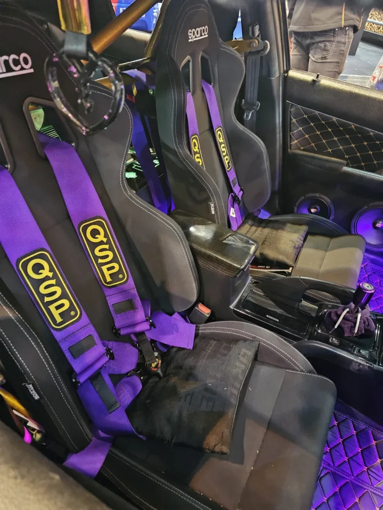 Sièges et éclairage dans une voiture à Essen Motor Show 2025