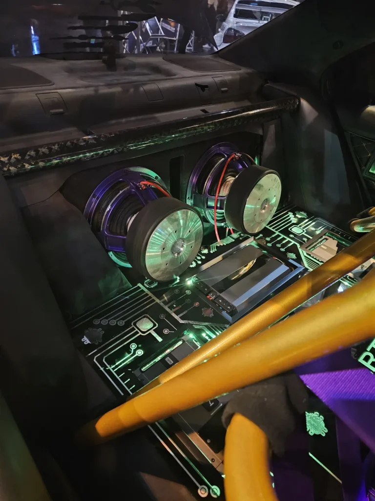 Installation audio et éclairage dans une voiture à Essen Motor Show 2025