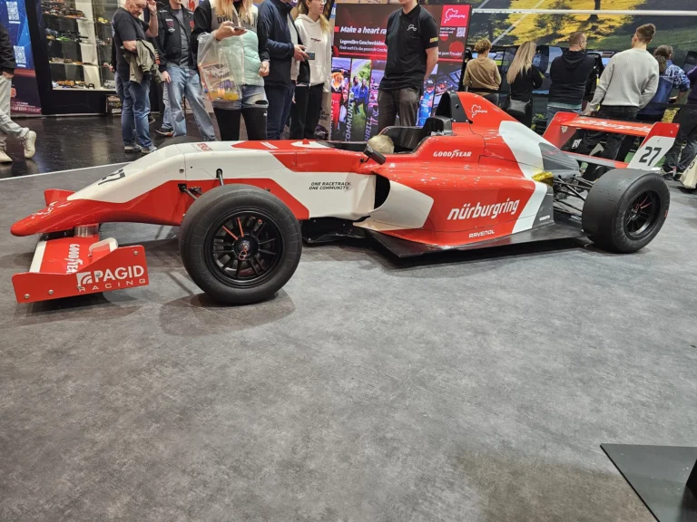 Monoplace de compétition exposée à Essen Motor Show 2025