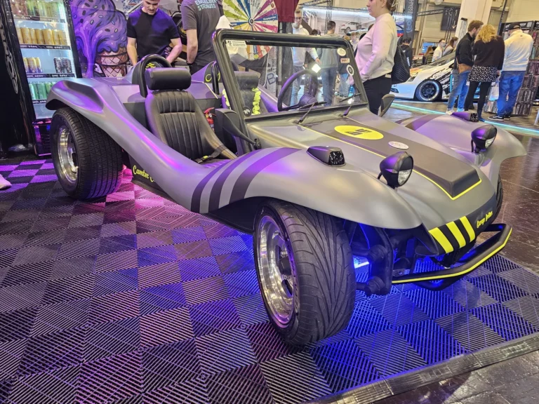 Intérieur et éclairage d’une voiture préparée à Essen Motor Show 2025
