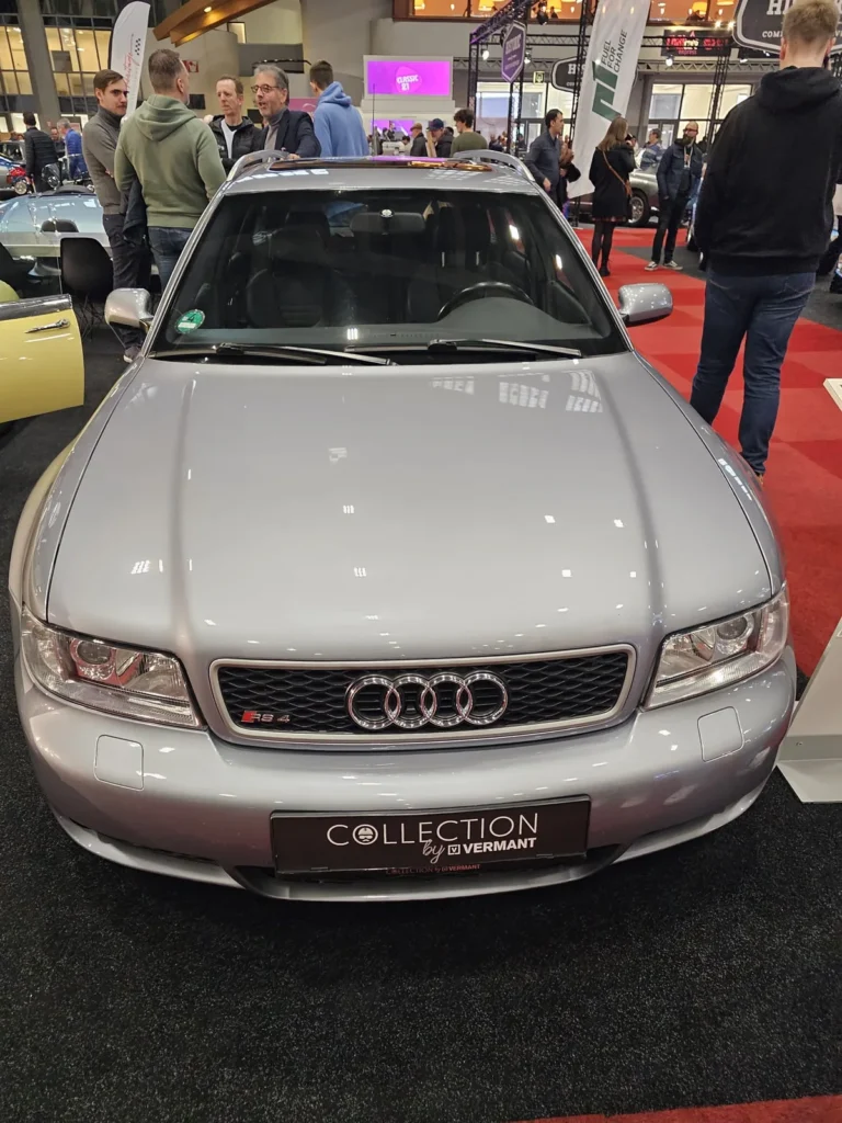 V&eacute;hicule ou d&eacute;tail photographi&eacute; lors de notre visite d&rsquo;InterClassics Bruxelles 2023