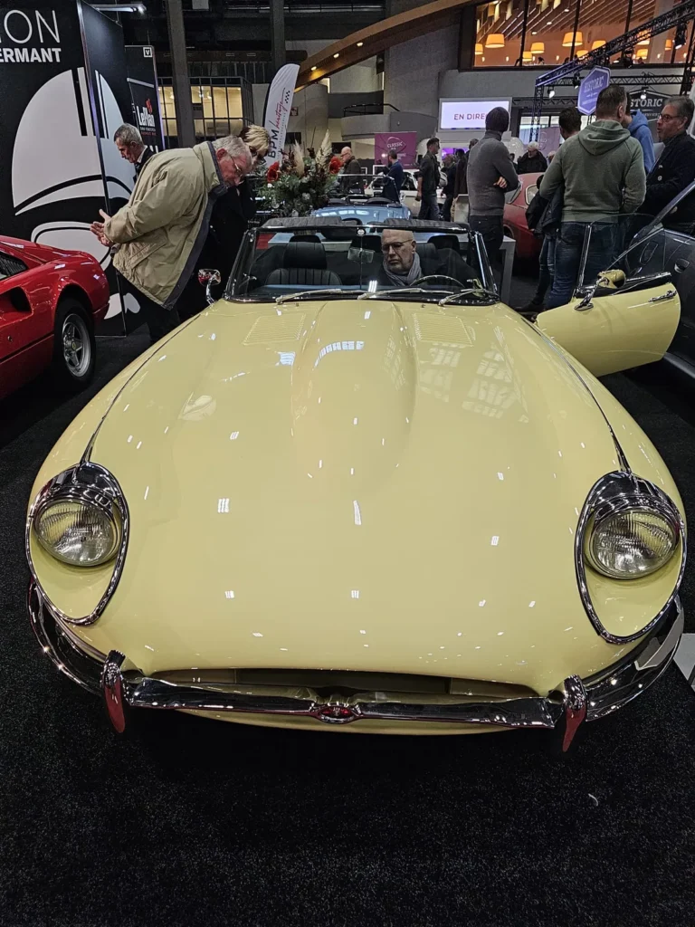 V&eacute;hicule ou d&eacute;tail photographi&eacute; lors de notre visite d&rsquo;InterClassics Bruxelles 2023