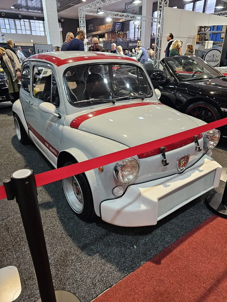 V&eacute;hicule ou d&eacute;tail photographi&eacute; lors de notre visite d&rsquo;InterClassics Bruxelles 2023