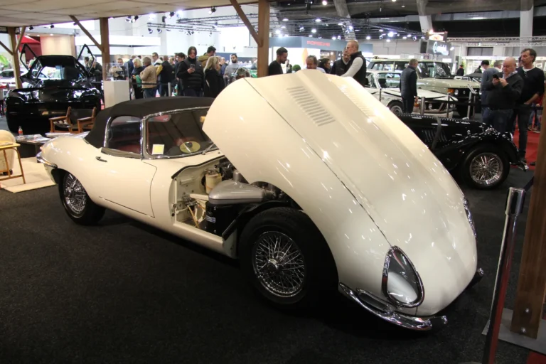V&eacute;hicule ou d&eacute;tail photographi&eacute; lors de notre visite d&rsquo;InterClassics Bruxelles 2023