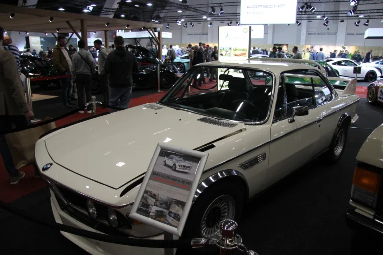 V&eacute;hicule ou d&eacute;tail photographi&eacute; lors de notre visite d&rsquo;InterClassics Bruxelles 2023