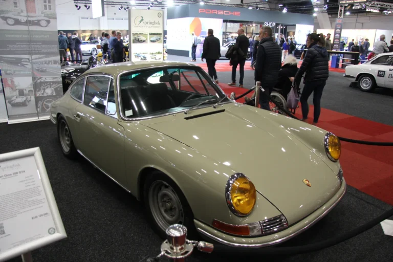 V&eacute;hicule ou d&eacute;tail photographi&eacute; lors de notre visite d&rsquo;InterClassics Bruxelles 2023