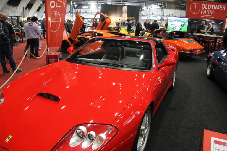 V&eacute;hicule ou d&eacute;tail photographi&eacute; lors de notre visite d&rsquo;InterClassics Bruxelles 2023