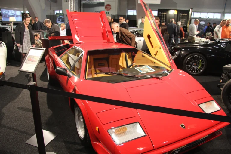 V&eacute;hicule ou d&eacute;tail photographi&eacute; lors de notre visite d&rsquo;InterClassics Bruxelles 2023