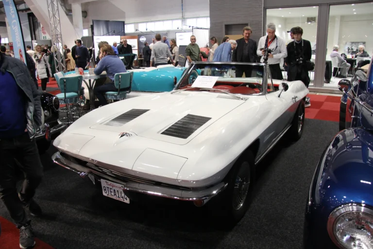 V&eacute;hicule ou d&eacute;tail photographi&eacute; lors de notre visite d&rsquo;InterClassics Bruxelles 2023