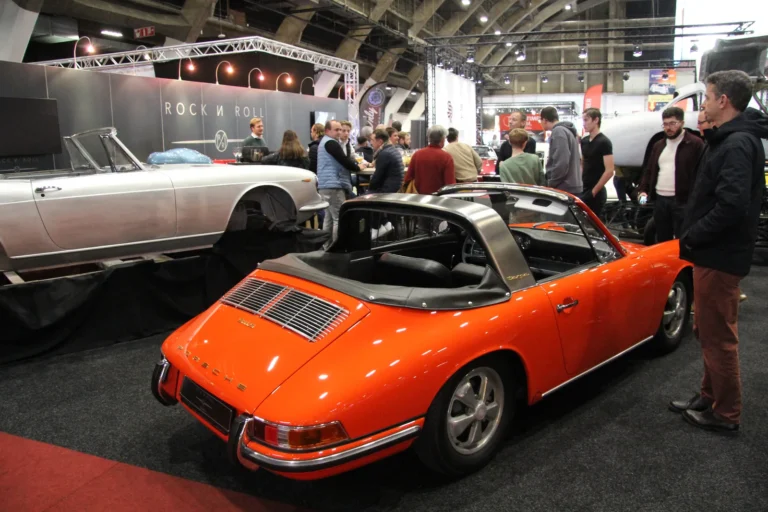 V&eacute;hicule ou d&eacute;tail photographi&eacute; lors de notre visite d&rsquo;InterClassics Bruxelles 2023
