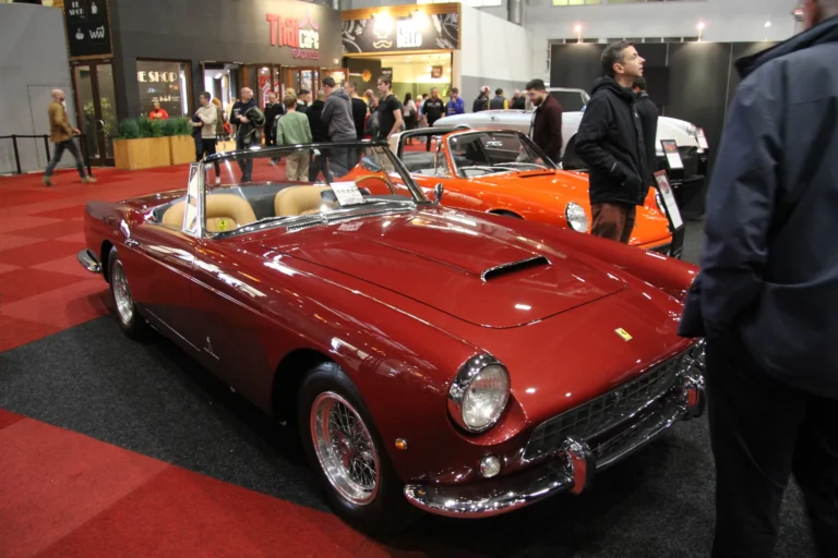 V&eacute;hicule ou d&eacute;tail photographi&eacute; lors de notre visite d&rsquo;InterClassics Bruxelles 2023