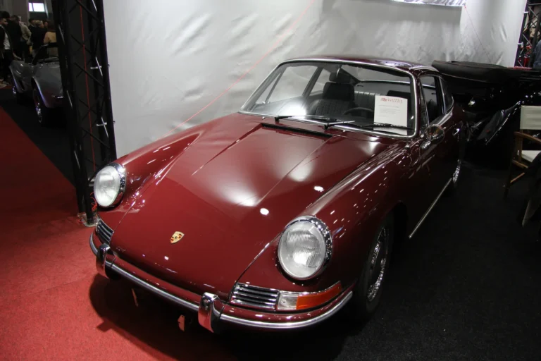 V&eacute;hicule ou d&eacute;tail photographi&eacute; lors de notre visite d&rsquo;InterClassics Bruxelles 2023