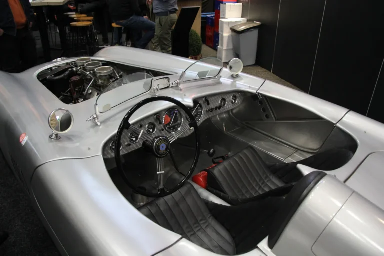 V&eacute;hicule ou d&eacute;tail photographi&eacute; lors de notre visite d&rsquo;InterClassics Bruxelles 2023