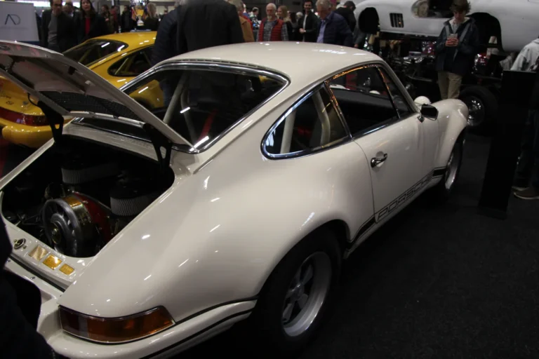 V&eacute;hicule ou d&eacute;tail photographi&eacute; lors de notre visite d&rsquo;InterClassics Bruxelles 2023