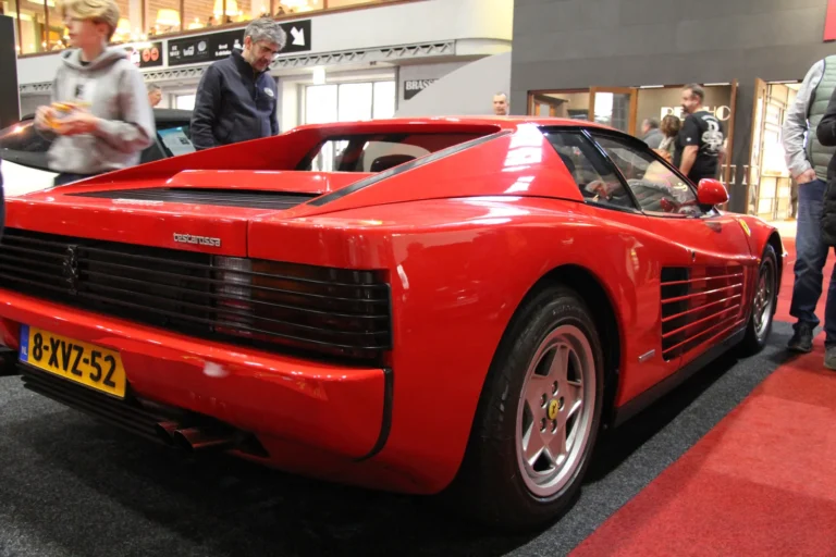 V&eacute;hicule ou d&eacute;tail photographi&eacute; lors de notre visite d&rsquo;InterClassics Bruxelles 2023