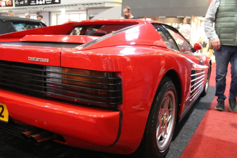 V&eacute;hicule ou d&eacute;tail photographi&eacute; lors de notre visite d&rsquo;InterClassics Bruxelles 2023