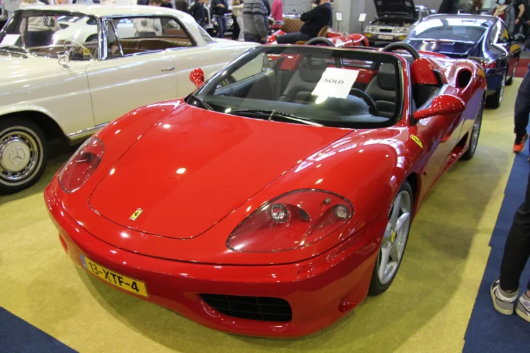 V&eacute;hicule ou d&eacute;tail photographi&eacute; lors de notre visite d&rsquo;InterClassics Bruxelles 2023