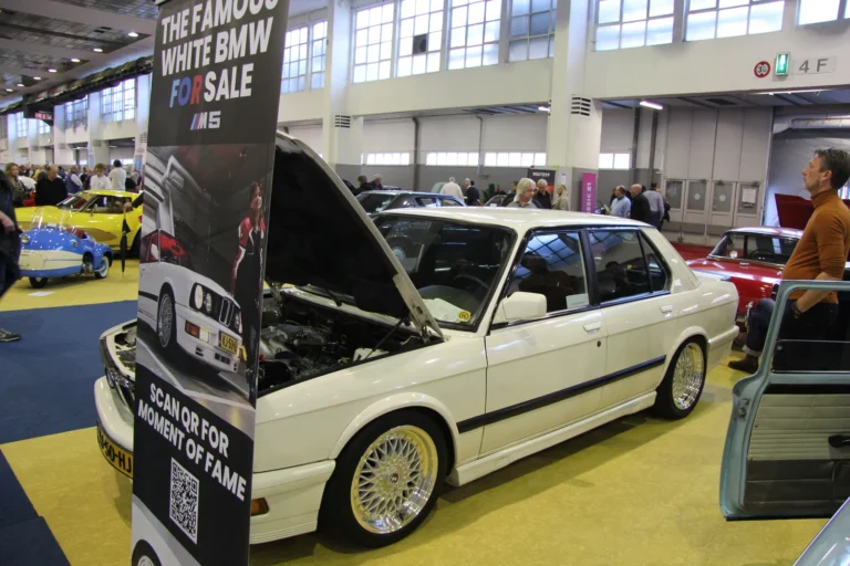 V&eacute;hicule ou d&eacute;tail photographi&eacute; lors de notre visite d&rsquo;InterClassics Bruxelles 2023