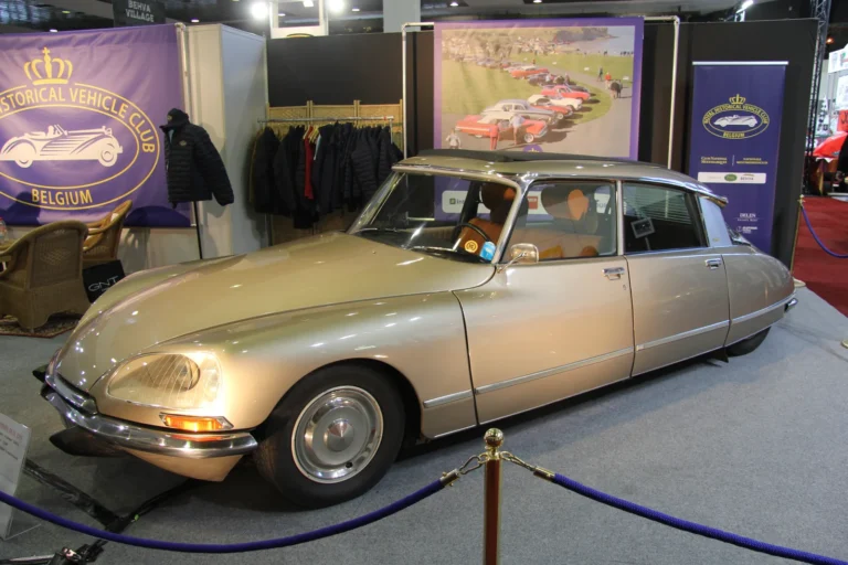 V&eacute;hicule ou d&eacute;tail photographi&eacute; lors de notre visite d&rsquo;InterClassics Bruxelles 2023