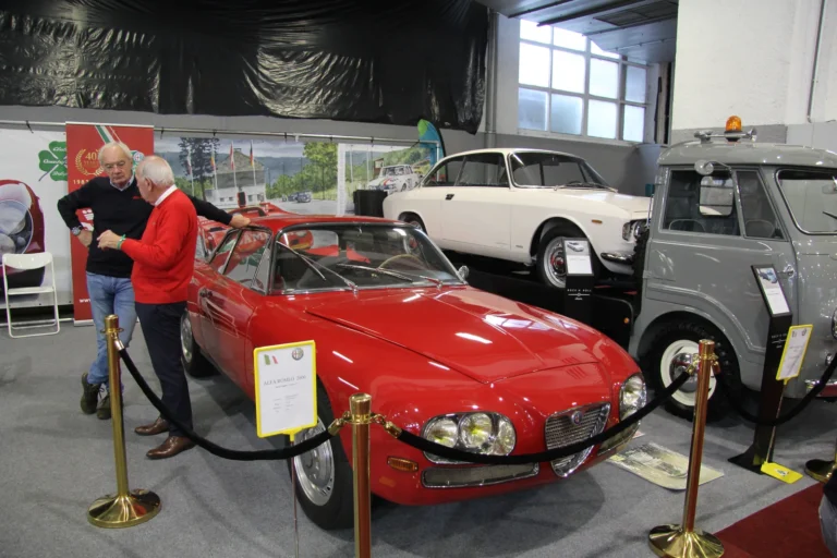 V&eacute;hicule ou d&eacute;tail photographi&eacute; lors de notre visite d&rsquo;InterClassics Bruxelles 2023