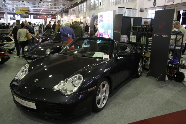 V&eacute;hicule ou d&eacute;tail photographi&eacute; lors de notre visite d&rsquo;InterClassics Bruxelles 2023