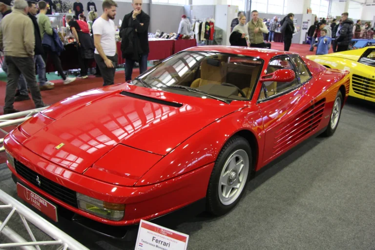 V&eacute;hicule ou d&eacute;tail photographi&eacute; lors de notre visite d&rsquo;InterClassics Bruxelles 2023