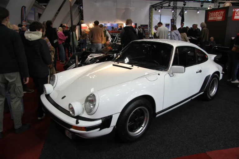 V&eacute;hicule ou d&eacute;tail photographi&eacute; lors de notre visite d&rsquo;InterClassics Bruxelles 2023
