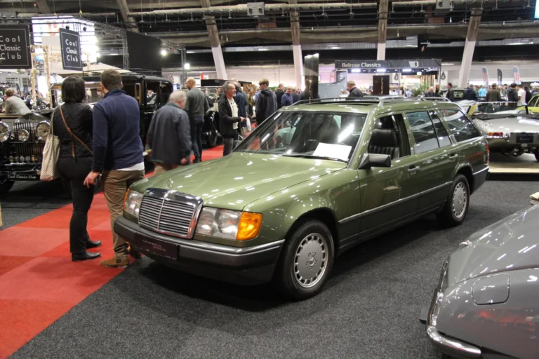 V&eacute;hicule ou d&eacute;tail photographi&eacute; lors de notre visite d&rsquo;InterClassics Bruxelles 2023