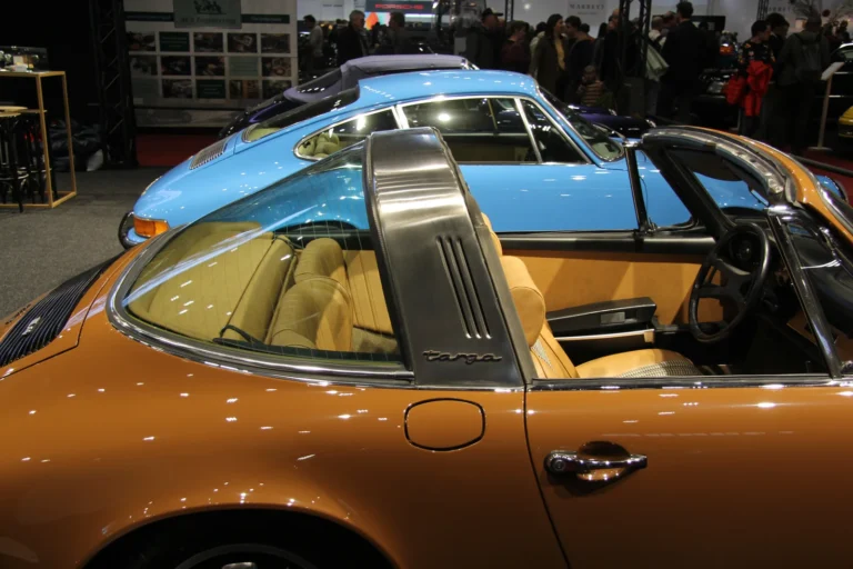 V&eacute;hicule ou d&eacute;tail photographi&eacute; lors de notre visite d&rsquo;InterClassics Bruxelles 2023