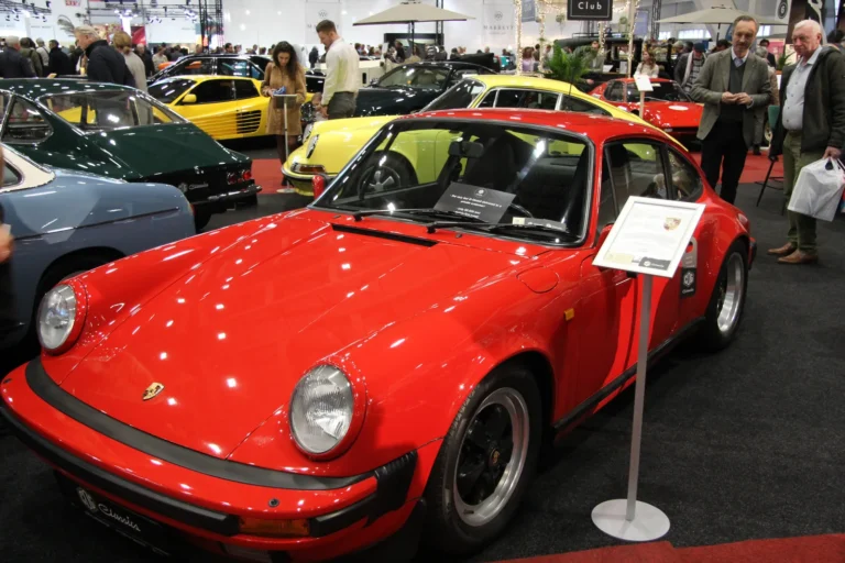 V&eacute;hicule ou d&eacute;tail photographi&eacute; lors de notre visite d&rsquo;InterClassics Bruxelles 2023