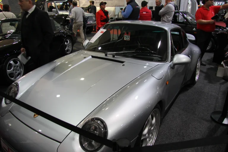 V&eacute;hicule ou d&eacute;tail photographi&eacute; lors de notre visite d&rsquo;InterClassics Bruxelles 2023