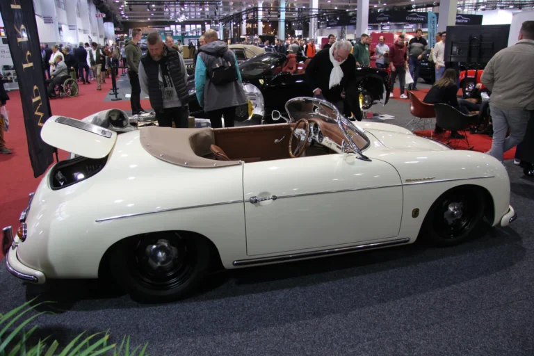 V&eacute;hicule ou d&eacute;tail photographi&eacute; lors de notre visite d&rsquo;InterClassics Bruxelles 2023