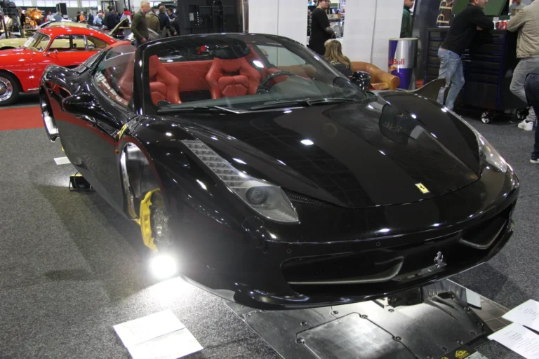 V&eacute;hicule ou d&eacute;tail photographi&eacute; lors de notre visite d&rsquo;InterClassics Bruxelles 2023