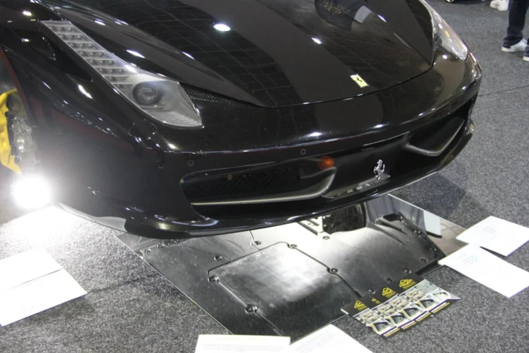 V&eacute;hicule ou d&eacute;tail photographi&eacute; lors de notre visite d&rsquo;InterClassics Bruxelles 2023