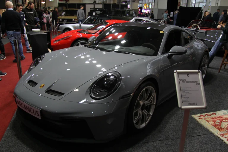 V&eacute;hicule ou d&eacute;tail photographi&eacute; lors de notre visite d&rsquo;InterClassics Bruxelles 2023