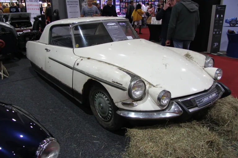 V&eacute;hicule ou d&eacute;tail photographi&eacute; lors de notre visite d&rsquo;InterClassics Bruxelles 2023