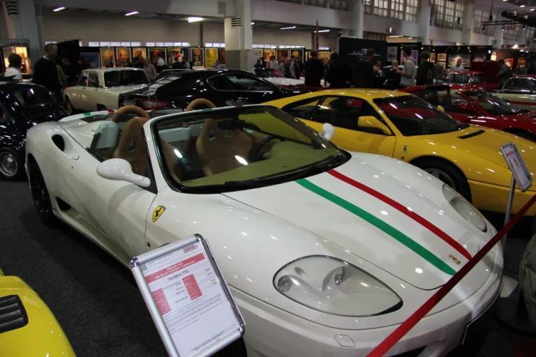 V&eacute;hicule ou d&eacute;tail photographi&eacute; lors de notre visite d&rsquo;InterClassics Bruxelles 2023