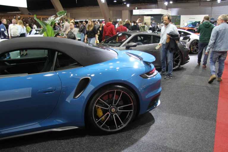 V&eacute;hicule ou d&eacute;tail photographi&eacute; lors de notre visite d&rsquo;InterClassics Bruxelles 2023