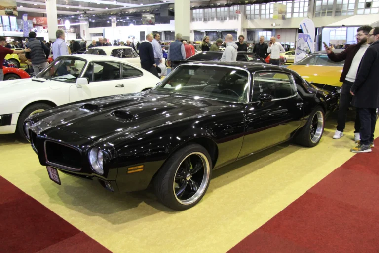 V&eacute;hicule ou d&eacute;tail photographi&eacute; lors de notre visite d&rsquo;InterClassics Bruxelles 2023