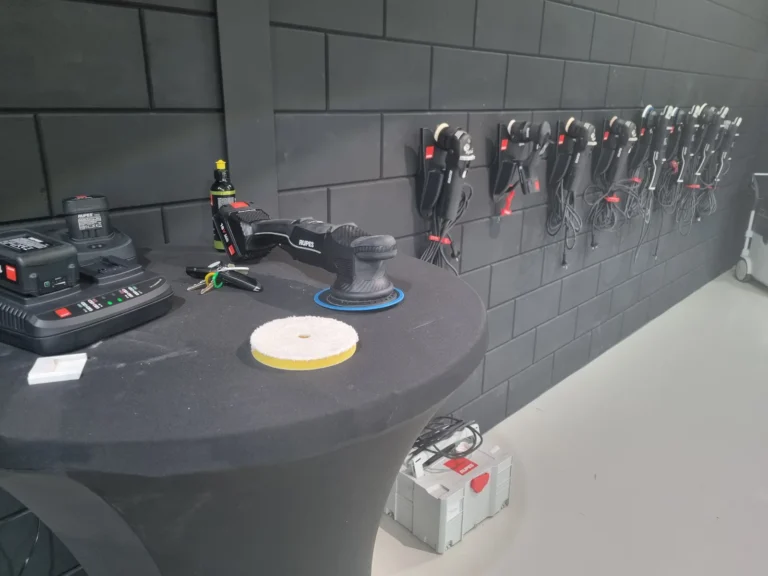 Formation au RUPES Training Center à Amsterdam : découverte des machines et exercices de polissage