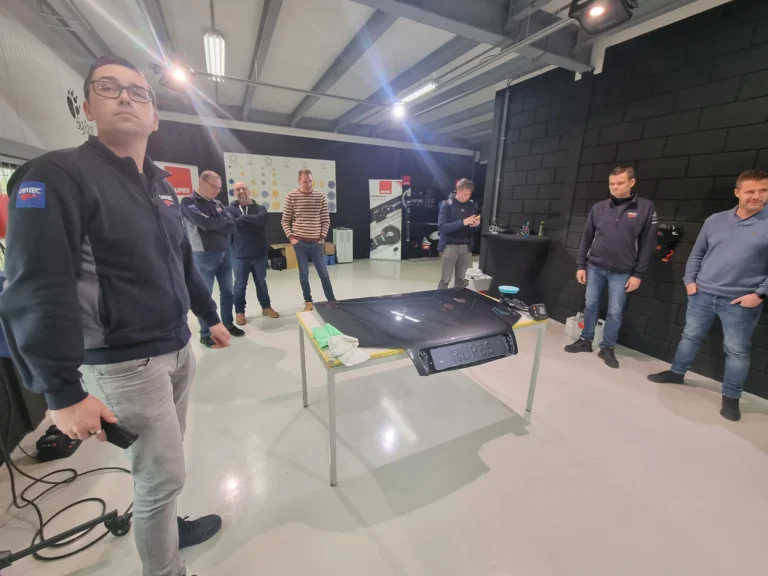 Formation au RUPES Training Center à Amsterdam : découverte des machines et exercices de polissage
