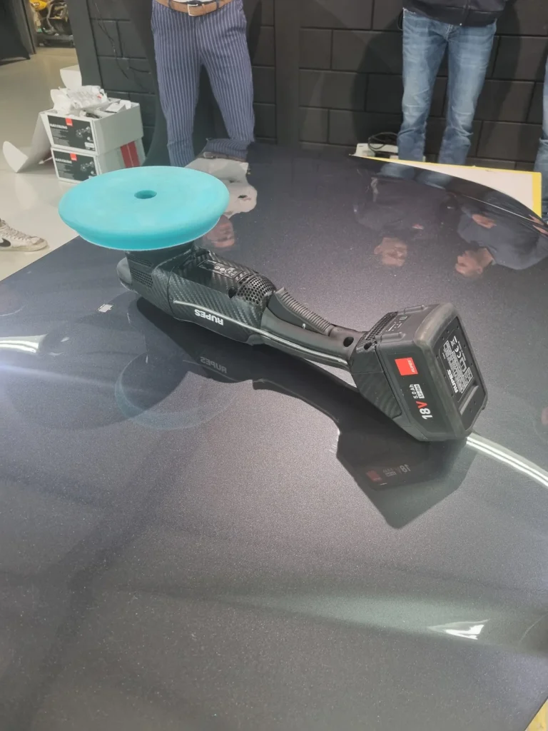 Formation au RUPES Training Center à Amsterdam : découverte des machines et exercices de polissage
