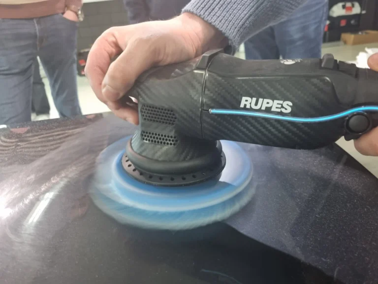 Formation au RUPES Training Center à Amsterdam : découverte des machines et exercices de polissage