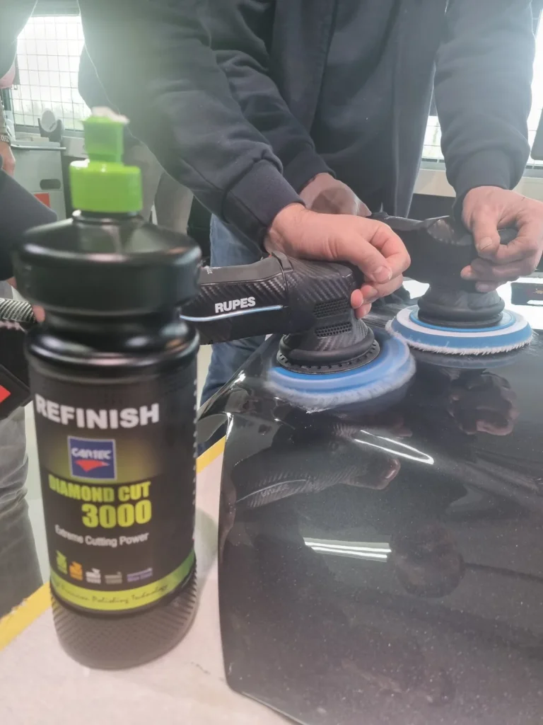 S&eacute;ance de perfectionnement au polissage avec les produits Cartec Refinish