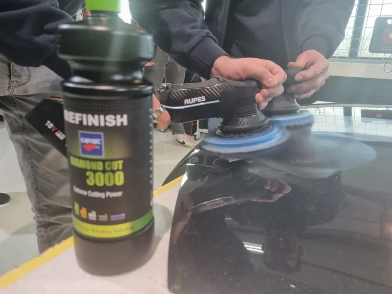 S&eacute;ance de perfectionnement au polissage avec les produits Cartec Refinish