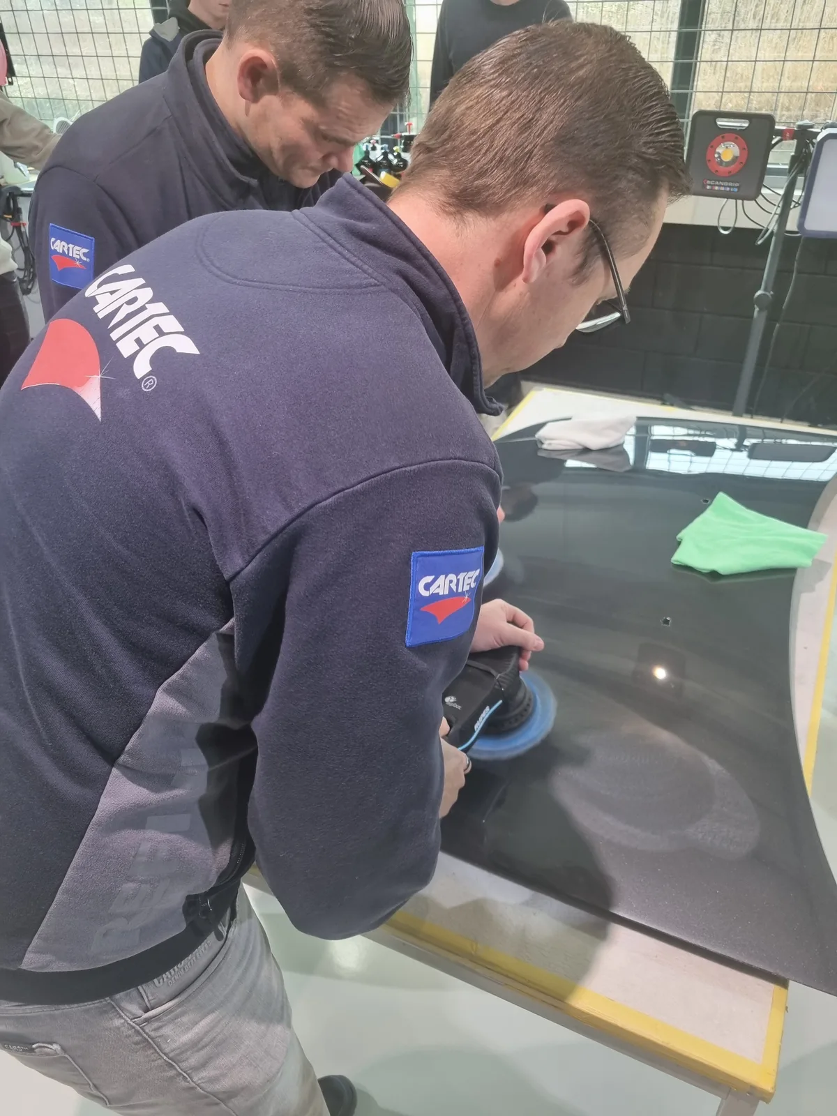 Formation au RUPES Training Center à Amsterdam : découverte des machines et exercices de polissage