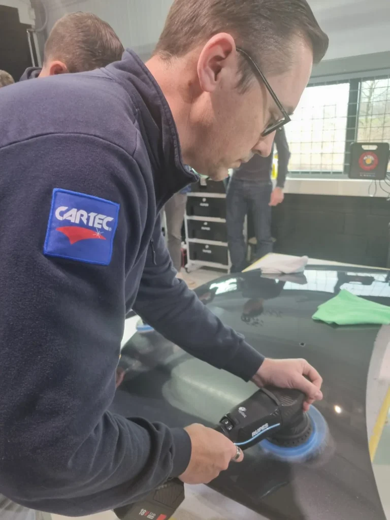 Formation au RUPES Training Center à Amsterdam : découverte des machines et exercices de polissage