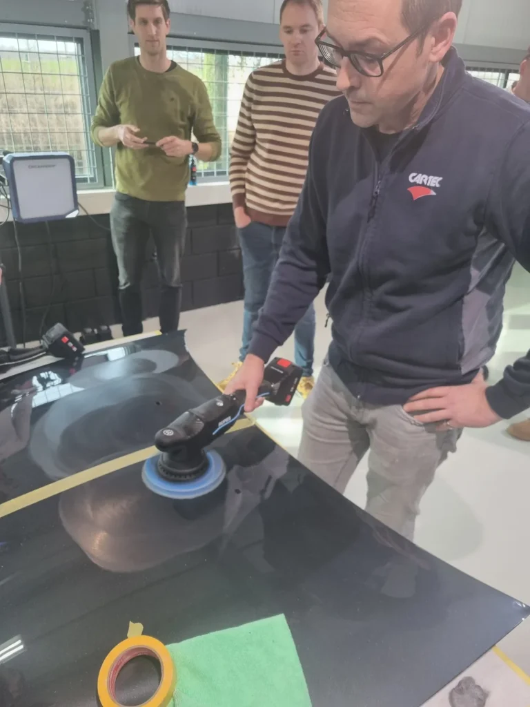Formation au RUPES Training Center à Amsterdam : découverte des machines et exercices de polissage